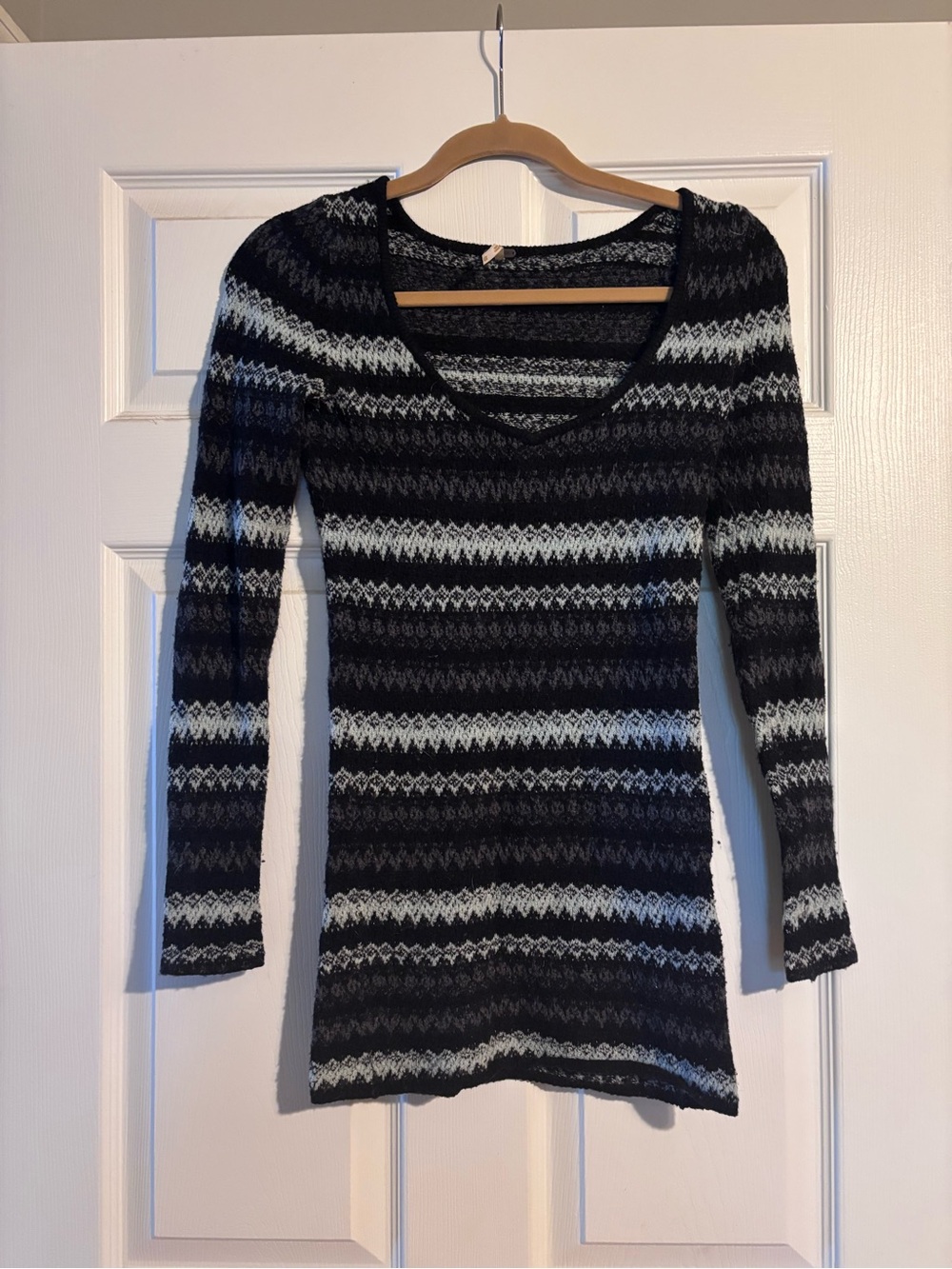 Free People super cozy Striped Knit Long-Sleeve V-Neck tunic sweater